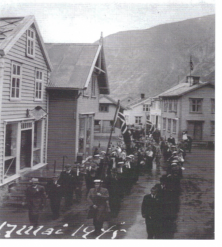 17.mai toget 1945 i Øyragata.